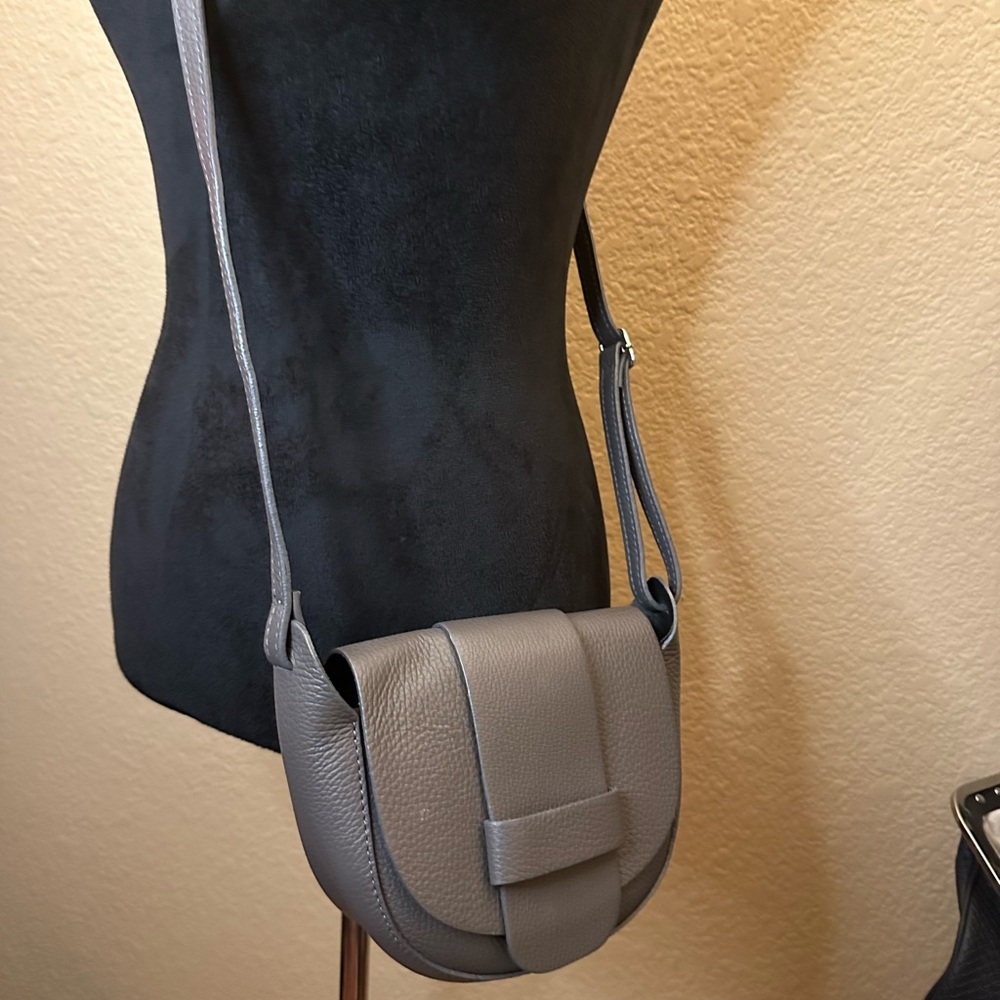 Elegant Gray Leather Crossbody Bag
